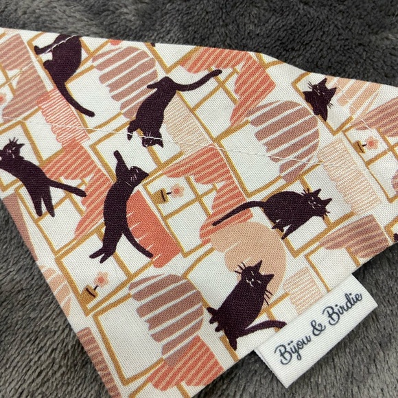 CAT BUNDLE includes:
Cat sign 
Cute sheer cat scarf. 😺
Cat leases
Cat bandanas 5 - Picture 4 of 15